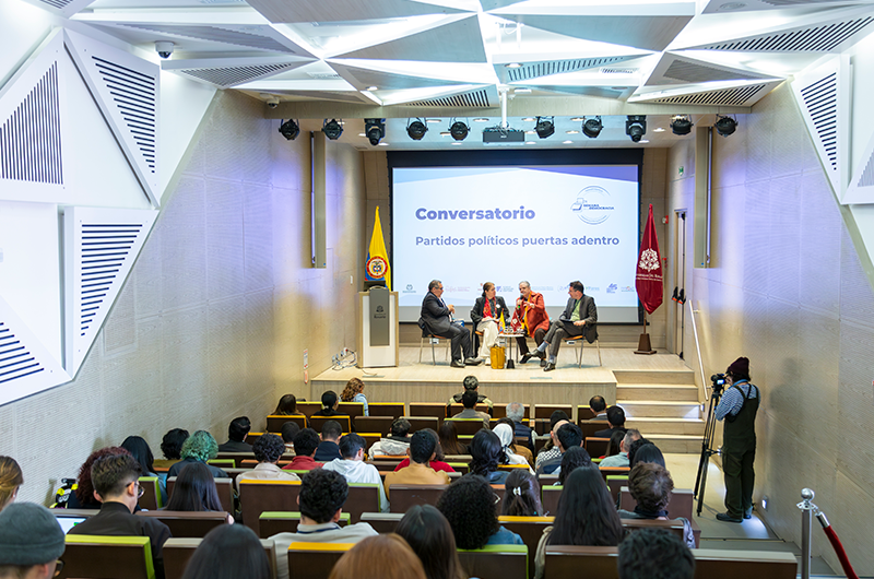 Conversatorio Partidos políticos: puertas adentro y presentación de policy paper 